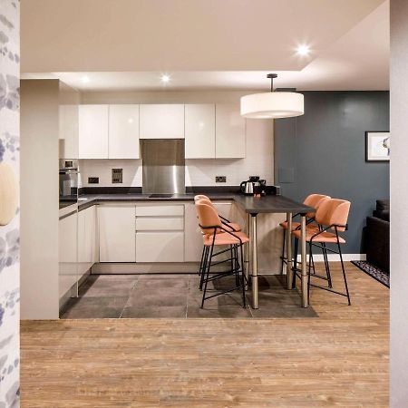 Aparthotel Adagio London Sutton Point Exterior photo